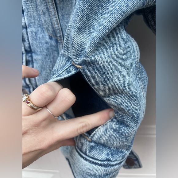 NWT Levi’s stone wash trucker denim bomber jacket w/red quilted lining • size XS - Picture 16 of 16